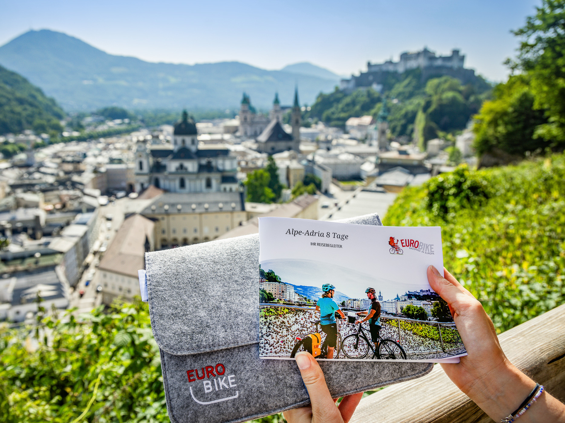 eurobike_radreisen_alpe_adria_radweg_salzburg_grado_salzburg_markatsteg_reiseunterlagen_blick_festung-3