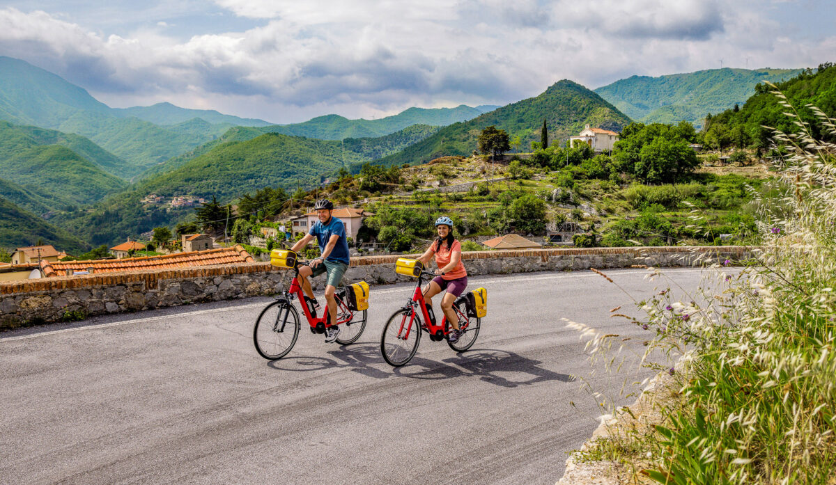eurobike_radreisen_turin_sanremo_castelvecchio_di_rocca_barbena_radfahrer-2