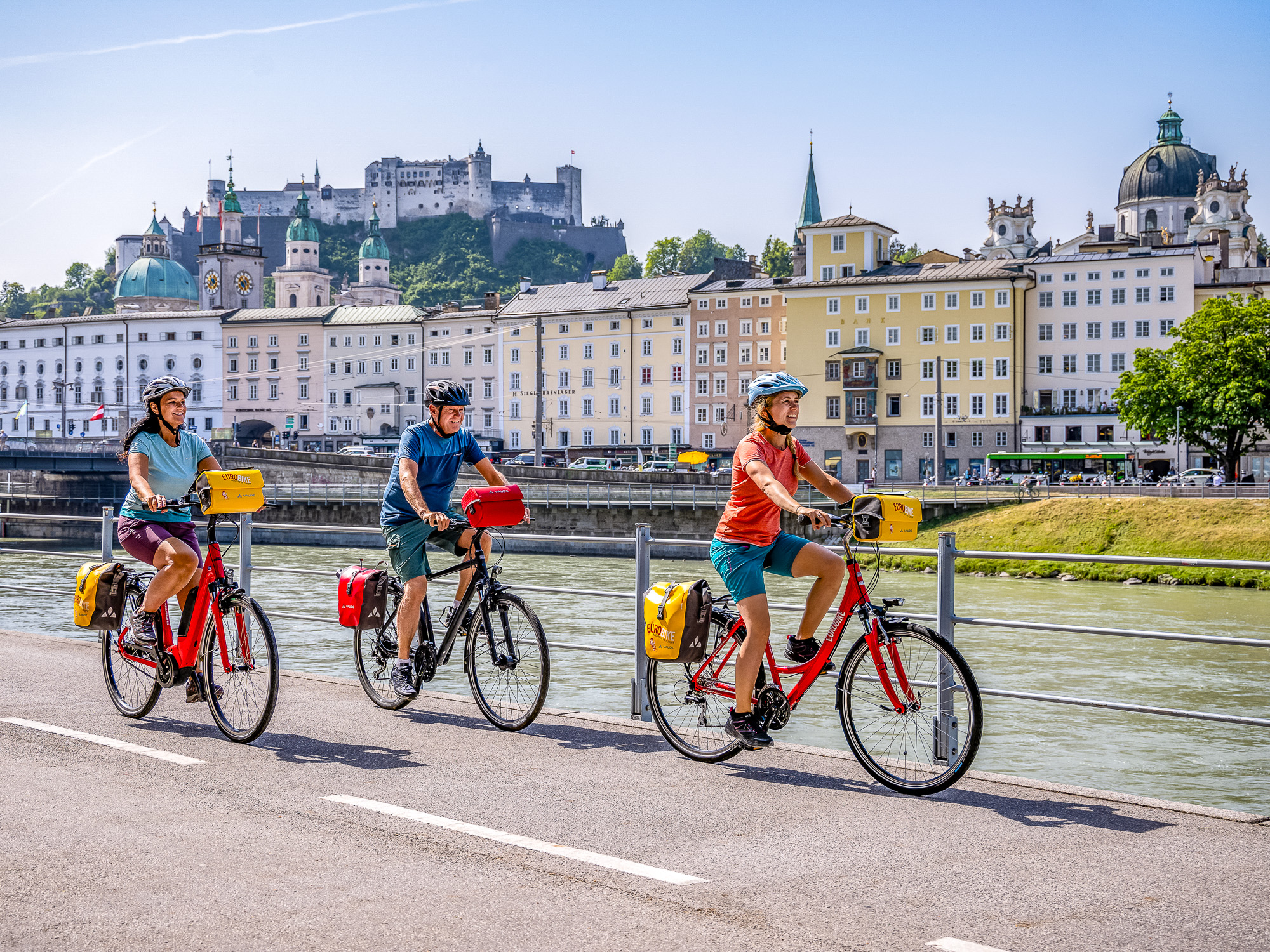 eurobike_radreisen_zehn_seen_rundfahrt_salzburg_giselakai_gruppe-4