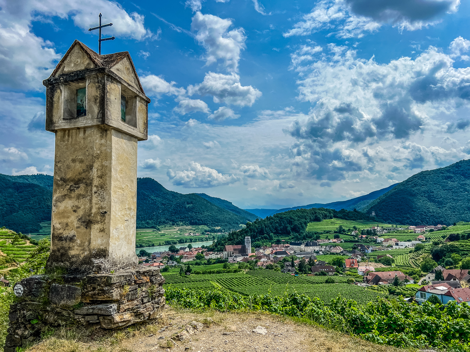 eurohike_wanderreisen_welterbesteig_wachau_spitz_denkmal_rotes_tor-11