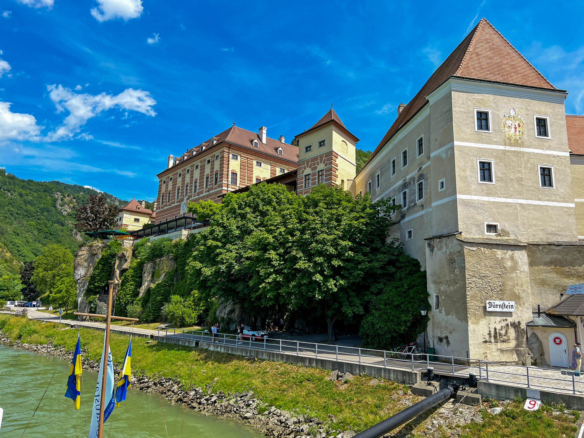 eurohike_wanderreisen_welterbesteig_wachau_wachau_duernstein_blick_schiff-20